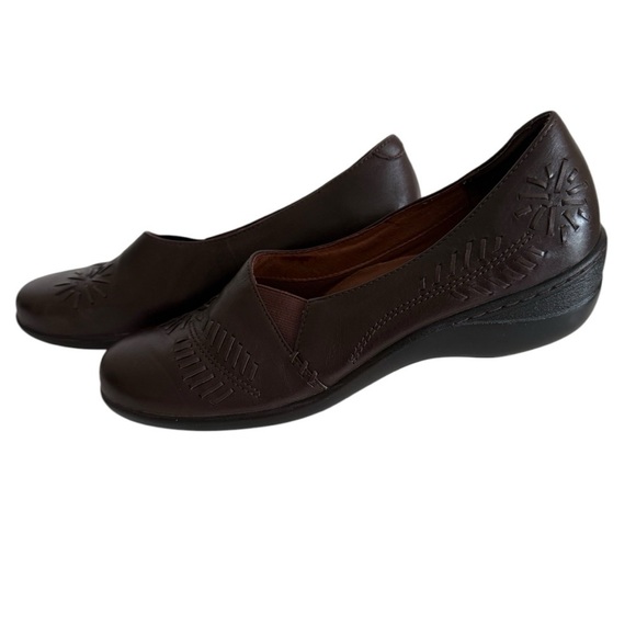 Hush Puppies Brown Loafers with Floral Embroidery - Picture 5 of 10
